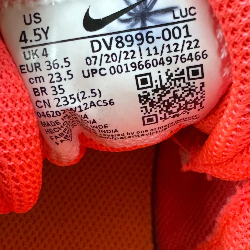 Nike Team‎ Hustle D 11 Grade School DV8996-001 (Black/HOT Punch-VI), Size 4.5Y